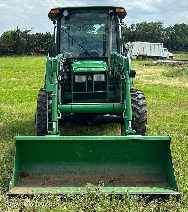 Image of John Deere 5520 equipment image 1