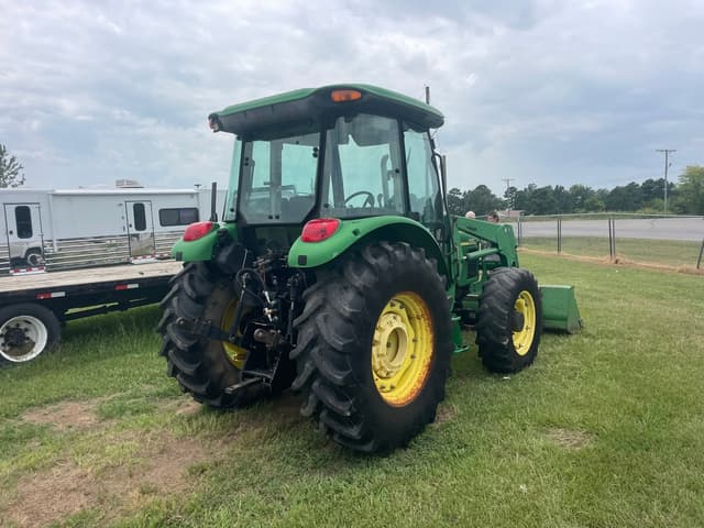 Image of John Deere 5520 equipment image 2
