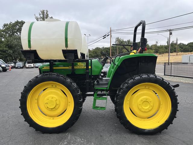 Image of John Deere 5520 equipment image 2