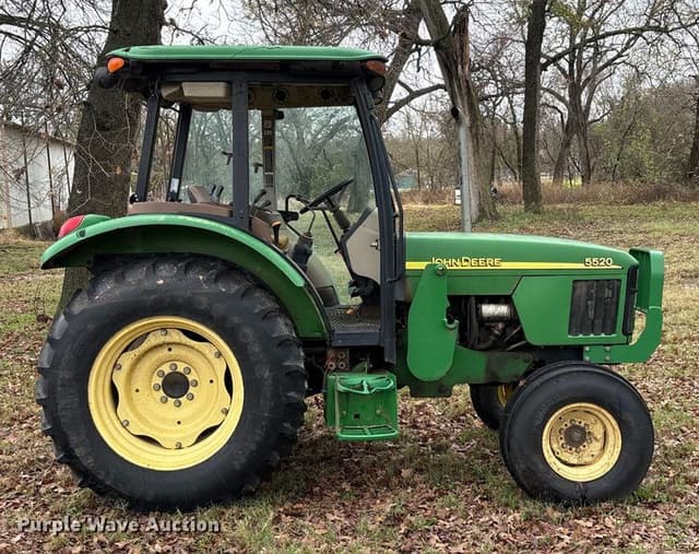 Image of John Deere 5520 equipment image 3