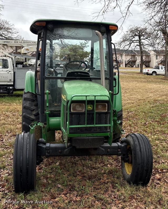 Image of John Deere 5520 equipment image 1