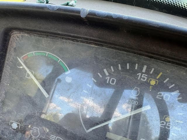 Image of John Deere 5520 equipment image 2