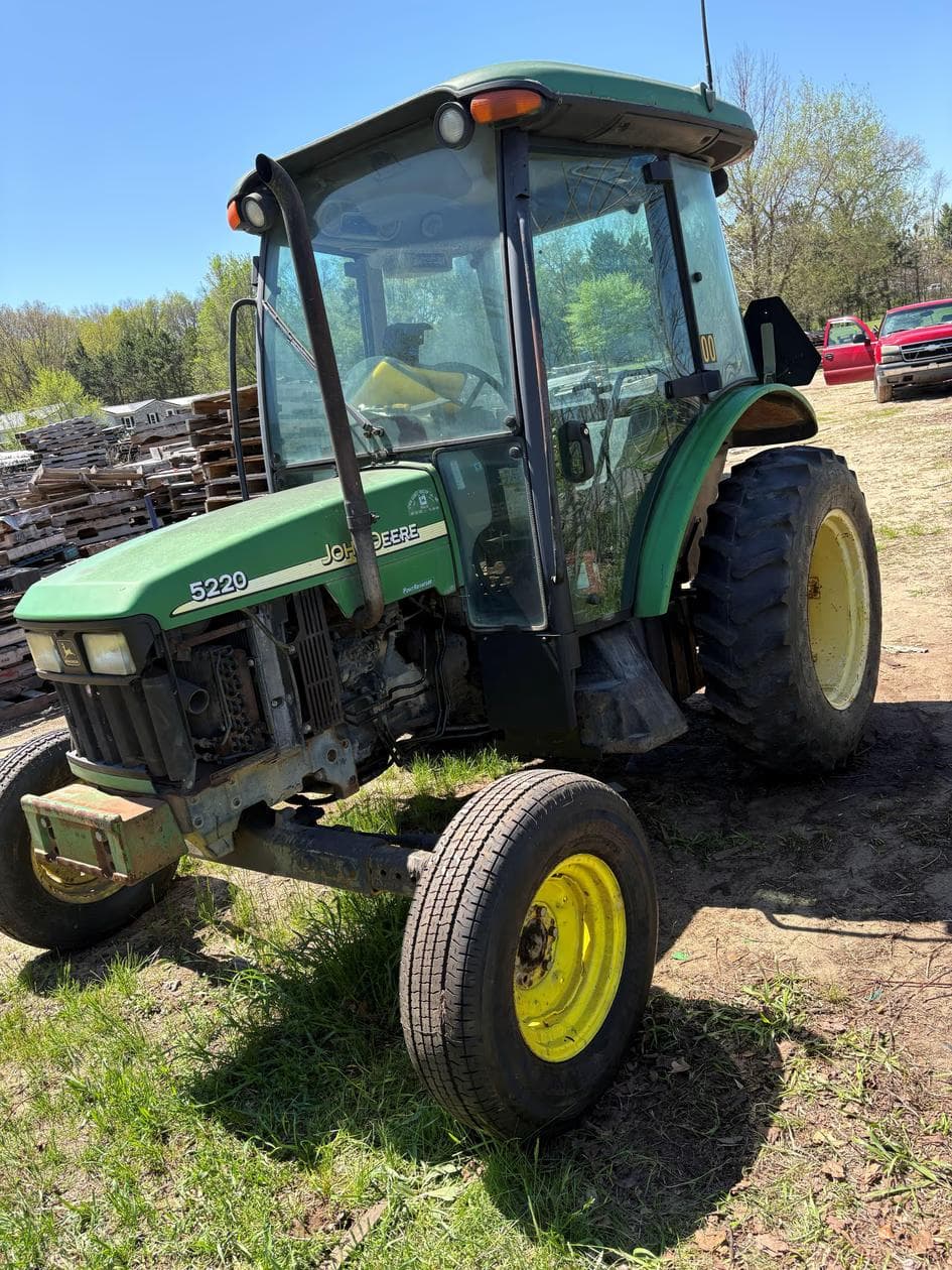 Image of John Deere 5520 Primary image