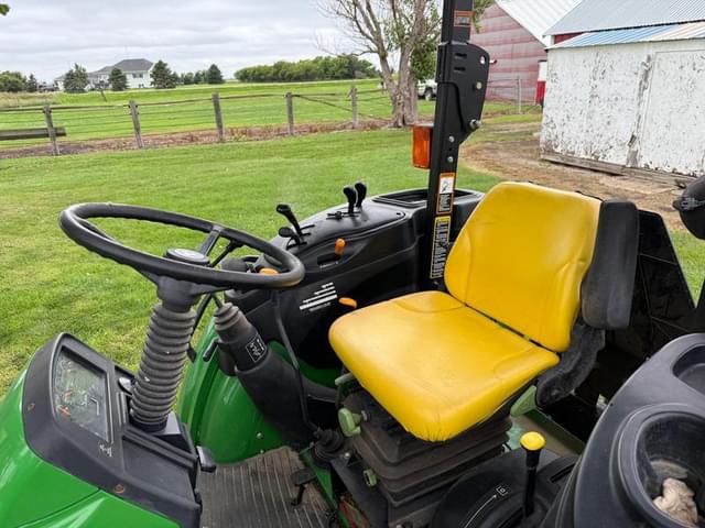 Image of John Deere 5520 equipment image 4