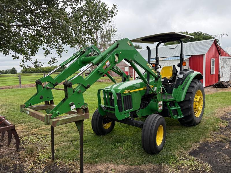 Image of John Deere 5520 Primary image