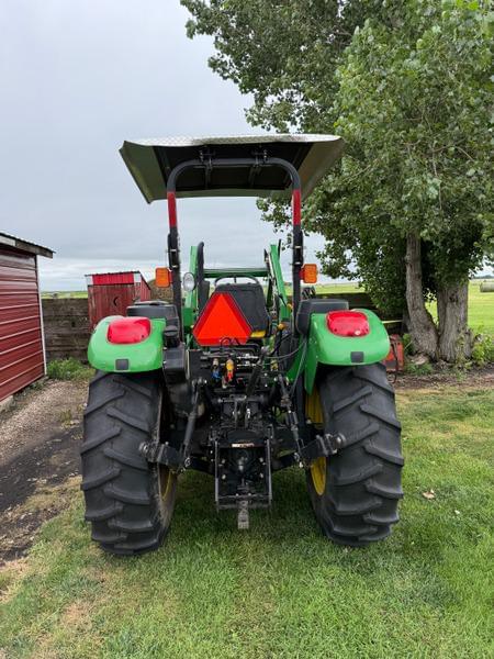 Image of John Deere 5520 equipment image 2