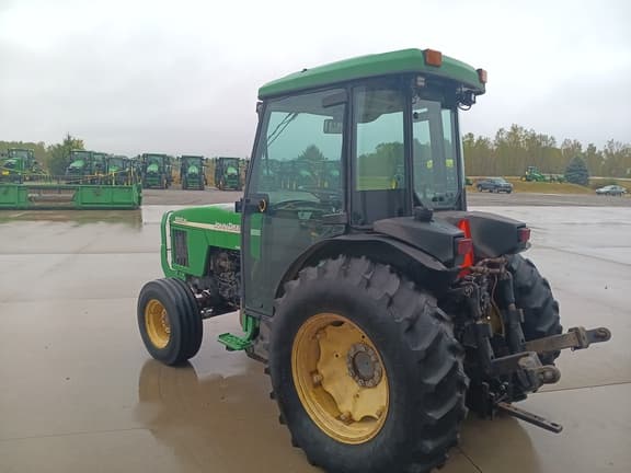 Image of John Deere 5520N equipment image 2