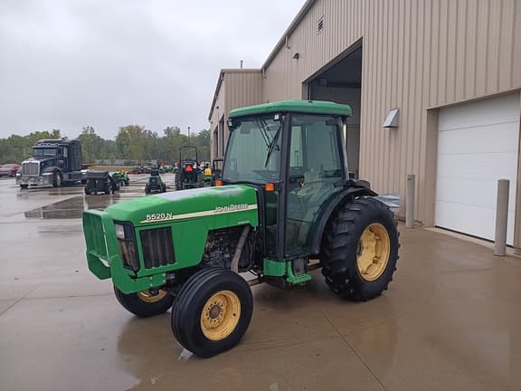 Image of John Deere 5520N equipment image 3