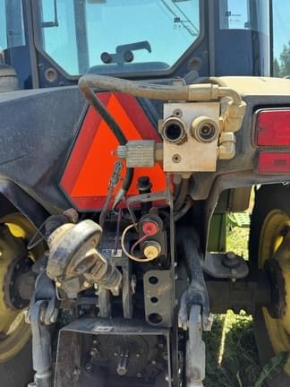 Image of John Deere 5520N equipment image 1