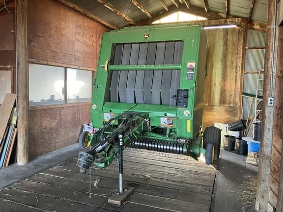 Image of John Deere 567 MegaWide equipment image 1