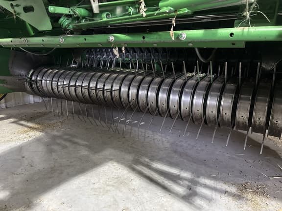 Image of John Deere 567 MegaWide equipment image 1