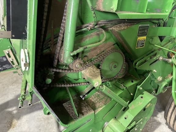 Image of John Deere 567 MegaWide equipment image 2