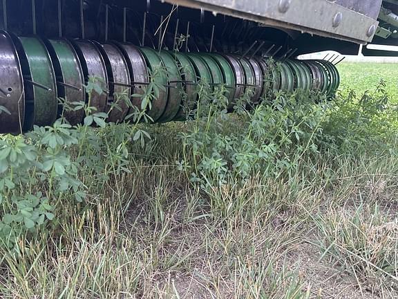 Image of John Deere 567 MegaWide equipment image 4