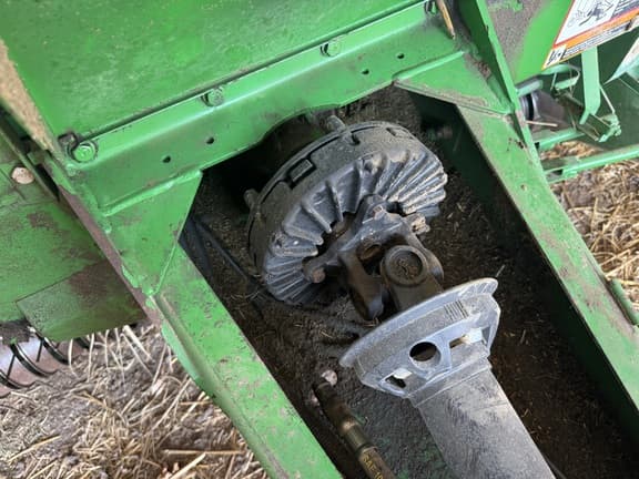 Image of John Deere 567 equipment image 4