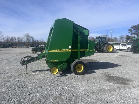 Image of John Deere 567 MegaWide equipment image 1