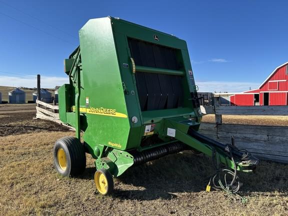 Image of John Deere 567 MegaWide equipment image 1