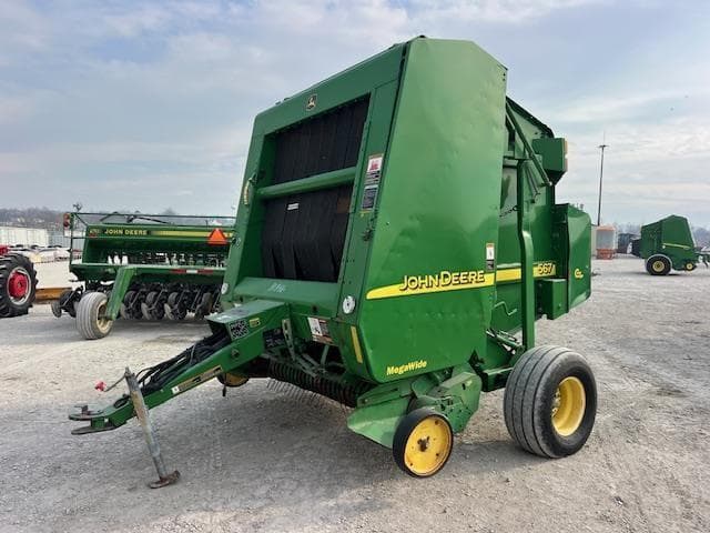 Image of John Deere 567 equipment image 1