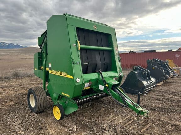 Image of John Deere 567 MegaWide equipment image 4