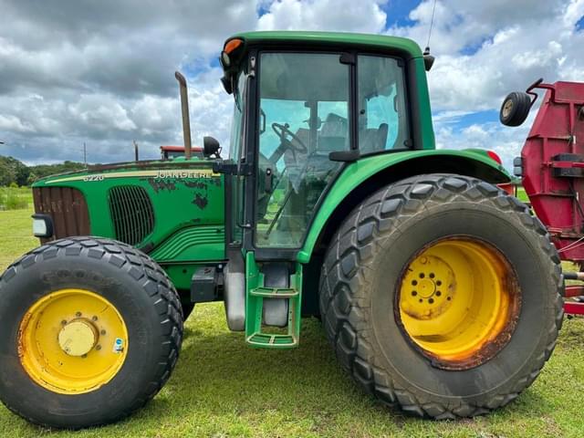 Image of John Deere 6220 equipment image 4