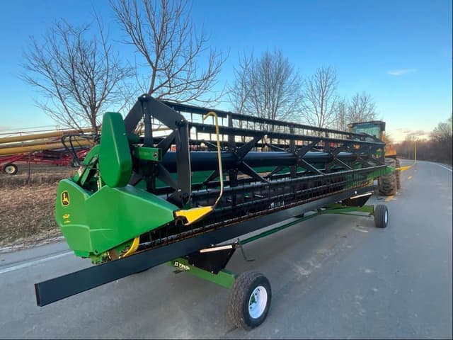 Image of John Deere 622F equipment image 4