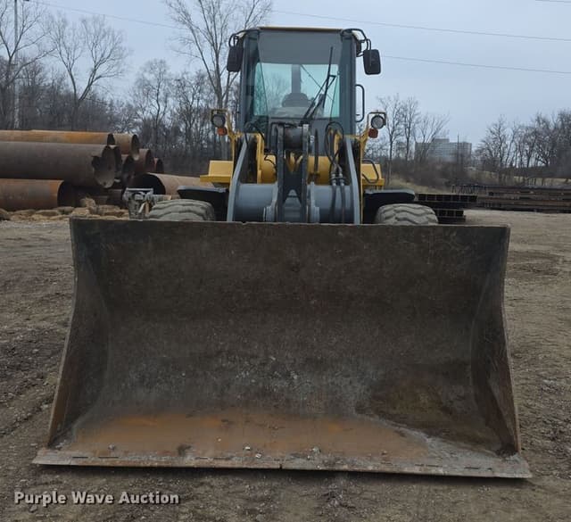 Image of John Deere 624J equipment image 1