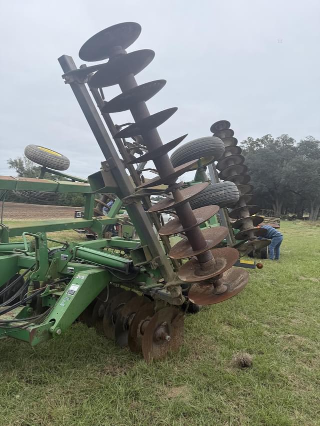 Image of John Deere 637 equipment image 2