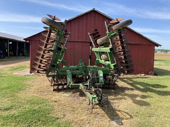 Image of John Deere 637 equipment image 1