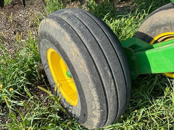 Image of John Deere 637 equipment image 4
