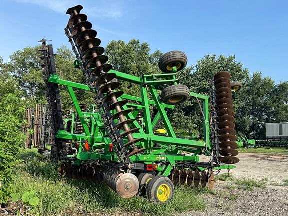 Image of John Deere 637 equipment image 1