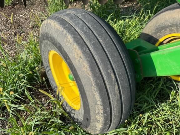 Image of John Deere 637 equipment image 4
