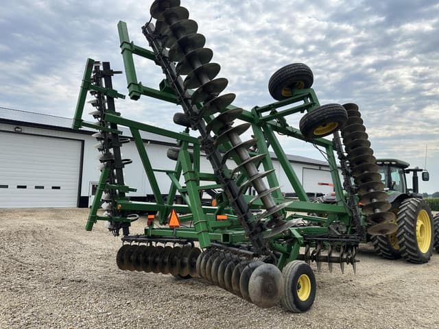 Image of John Deere 637 equipment image 2