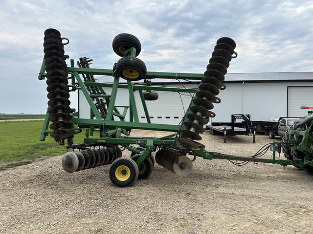 Image of John Deere 637 equipment image 1