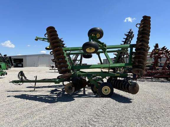 Image of John Deere 637 equipment image 1