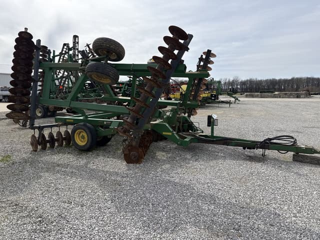 Image of John Deere 637 equipment image 1