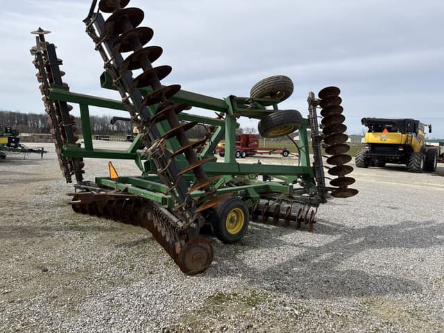 Image of John Deere 637 equipment image 2