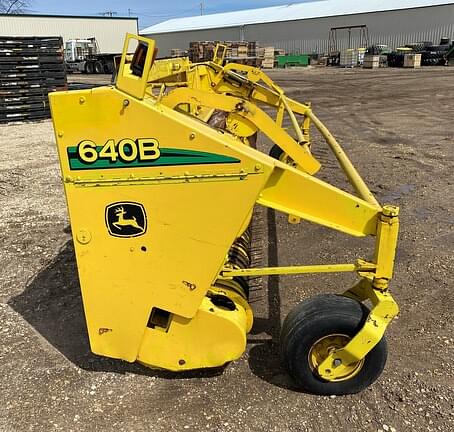 Image of John Deere 640B equipment image 3