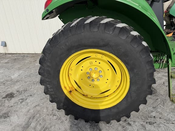 Image of John Deere 6415 equipment image 4