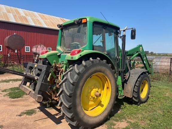 Image of John Deere 6420 equipment image 4