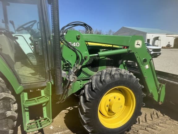 Image of John Deere 6420 equipment image 4