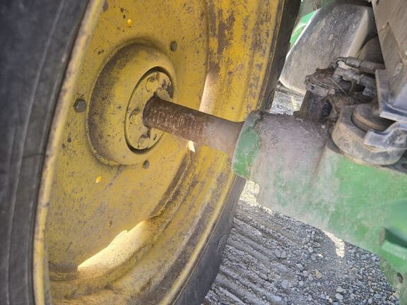 Image of John Deere 6420 equipment image 4