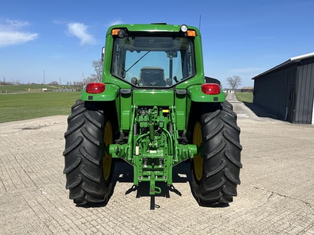 Image of John Deere 6420 equipment image 4