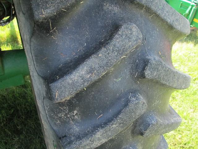 Image of John Deere 6420 equipment image 4