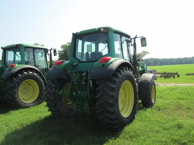 Image of John Deere 6420 equipment image 2