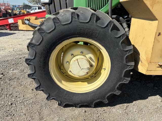 Image of John Deere 6420 equipment image 4