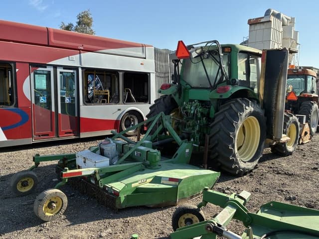 Image of John Deere 6420 equipment image 2