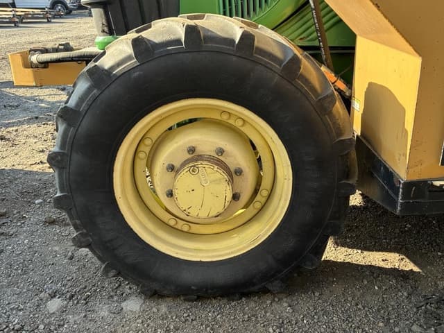 Image of John Deere 6420 equipment image 4