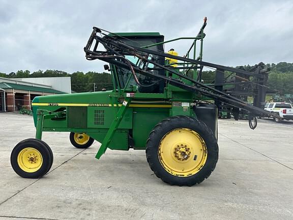 Image of John Deere 6700 equipment image 1