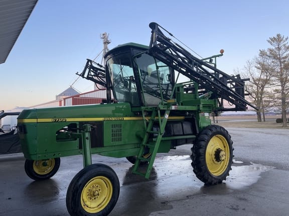 Main image John Deere 6700