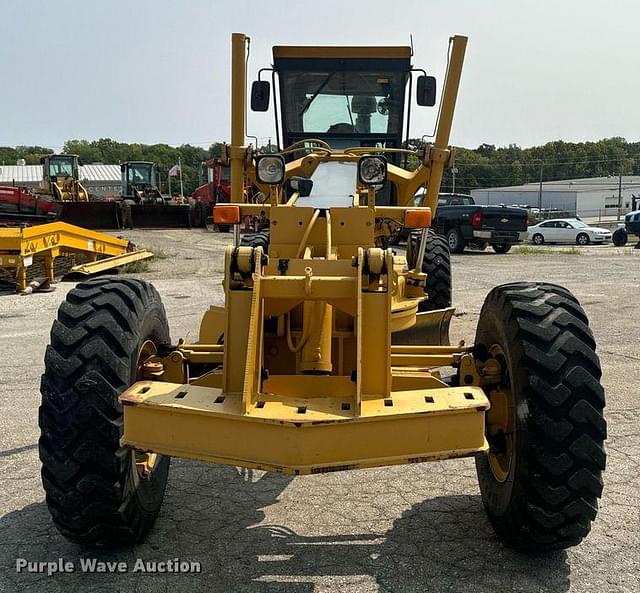 Image of John Deere 670CH equipment image 1