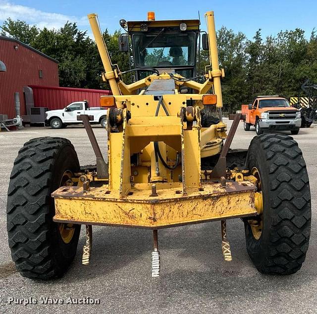 Image of John Deere 670CH equipment image 1